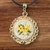 Colar charmoso com flores amarelas bordadas na medalha dourada com borda fio café - comprar online