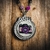 Colar charmoso com câmera fotográfica bordada na medalha florida prateada fio preto e pedras naturais - comprar online