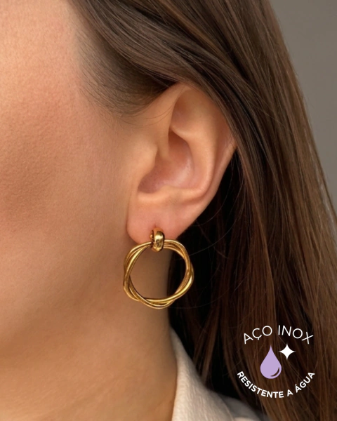 Brinco Círculo Torcido – Dourado