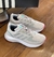 Adidas Run Falcon na internet