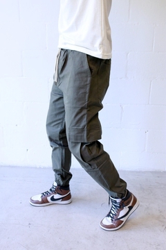 JOGGER CARGO GABARDINA