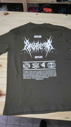 REMERA RESTLESS - OVER en internet