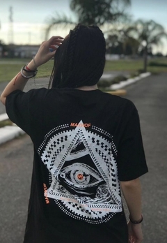 REMERA EYE - OVER