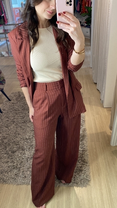 BLAZER MAUREN RISCA DE GIZ MARROM na internet
