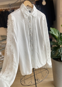 CAMISA CREPE COM RENDA