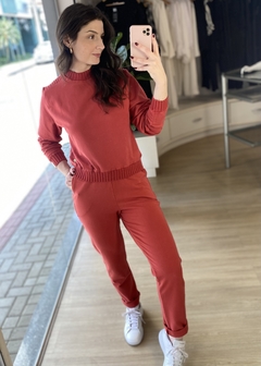 CALÇA MOLETOM COM DETALHE LATERAL BIAMAR CORAL na internet