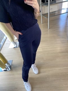 CALÇA MOLETOM COM DETALHE LATERAL BIAMAR AZUL MARINHO na internet