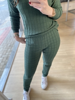 CALÇA QUADRICULADA VERDE na internet
