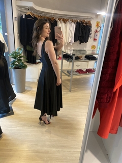 VESTIDO MIDI EVASÊ PRETO na internet