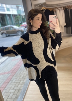 BLUSA AMPLA ESTAMPADO PRETO na internet