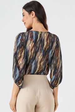 BLUSA DECOTE V ESTAMPADO AZUL na internet