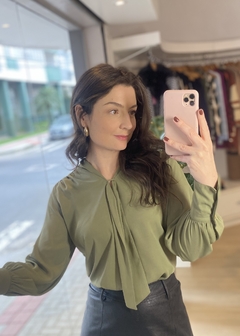 BLUSA GOLA LAÇO VERDE - comprar online