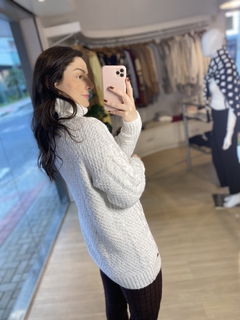 BLUSA ALONGADA GOLA ALTA OFF WHITE MESCLA na internet