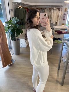 BLUSA BIAMAR COM PONTOS ESTRUTURADOS BRANCO na internet