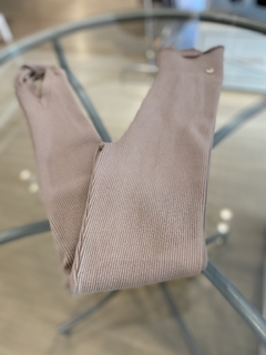 CALÇA FUSÔ TRICOT BIAMAR BEGE na internet