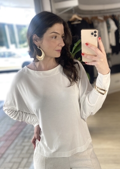 BLUSA MALHA MANGA MORCEGO OFF WHITE na internet