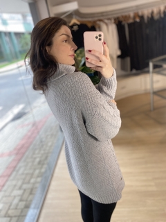 BLUSA ALONGADA GOLA ALTA CINZA na internet