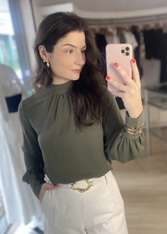 BLUSA CREPE VERDE MILITAR - comprar online