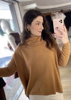 BLUSA FIO PLUMA GOLA BIAMAR CARAMELO - Banana Blu