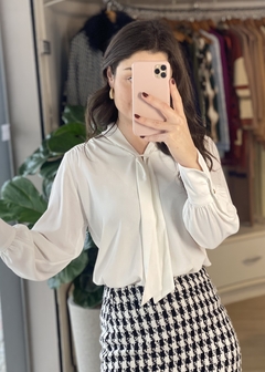 BLUSA GOLA LAÇO OFF WHITE na internet