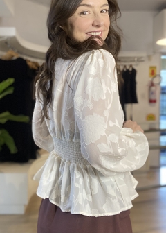 BLUSA MANGA LONGA OFF WHITE na internet