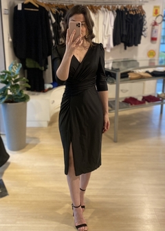 VESTIDO MIDI TRANSPASSADO PRETO