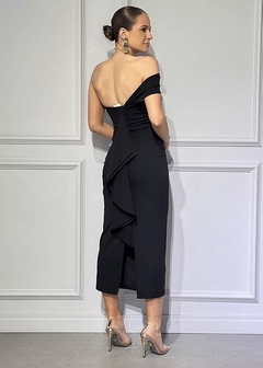 VESTIDO MIDI UM OMBRO SÓ PRETO na internet