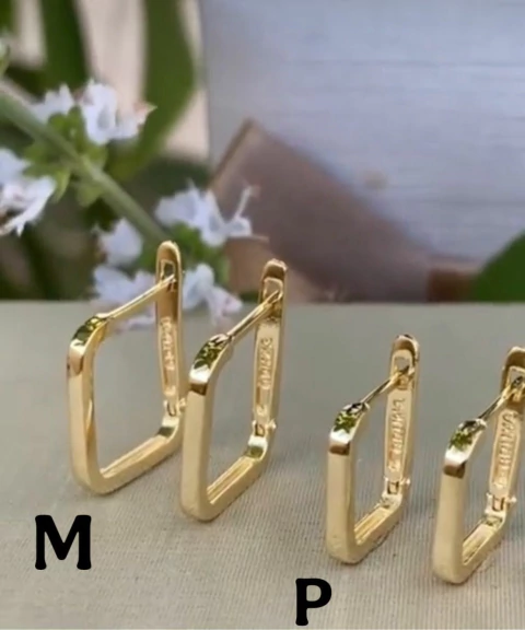 BRINCO QUADRADO LISO TAM. P - comprar online