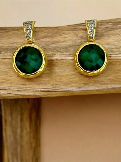 BRINCO PEDRA NATURAL E DETALHE EM RÓDIO