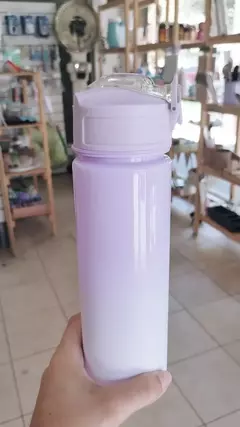 BOTELLA PLÁSTICA 500ML CON PICO DE SILICONA - comprar online