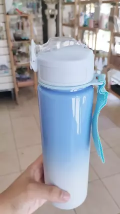 BOTELLA PLÁSTICA 500ML CON PICO DE SILICONA - MDQ - Bazar & Deco