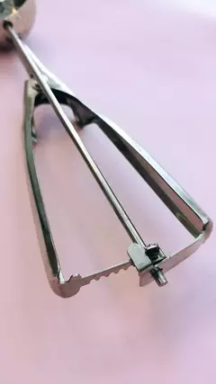 CUCHARA PARA HELADO ACERO INOXIDABLE CON RESORTE - MDQ - Bazar & Deco