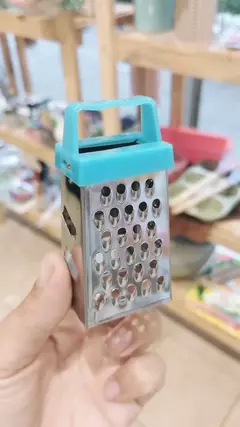MINI RALLADOR CON IMÁN