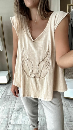 MUSCULOSA WINGS TOSTADA