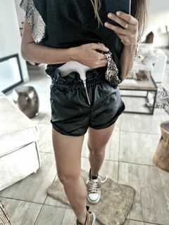 SHORT ENGOMADO NEGRO