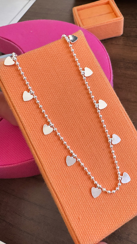 CHOKER BOLINHAS COM CORAÇÃO