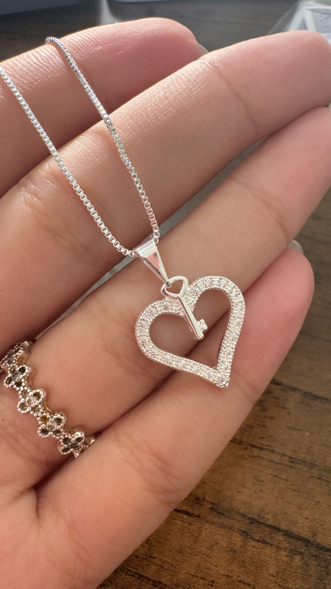 COLAR CORAÇÃO CRAVEJADO VAZADO 724 - comprar online