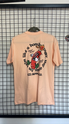 Camiseta Uzi supply “Calm like a bomb” - comprar online