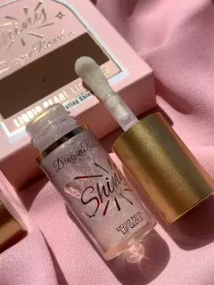 Imagen de lip gloss con aplicador grande y brillitos