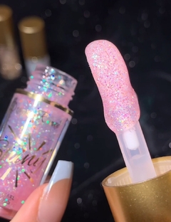lip gloss con aplicador grande y brillitos