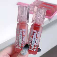 Lip gloss show me en internet