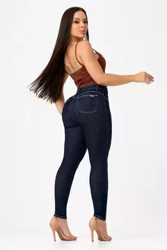 CALCA JEANS SKINNY BASICA MODELADORA CINTURA ALTA LEVANTA BUMBUM - AZUL ESCURO - (cod.16472 na internet
