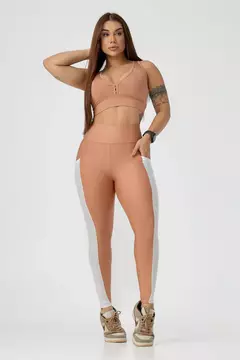 CALCA LEGGING BASICA ALTA COMPRESSAO MODELADORA CINTURA ALTA ACABAMENTO EM DRY - COR MOCHA MOUSSE 14288 na internet