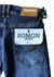 Diseño del bolsillo trasero, pantalón entubado.