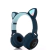 Fone de ouvido Bluetooth com design de orelhas de gatinho na cor verde, equipado com microfone.