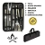 Conjunto de utensílios para churrasco em uma maleta preta, incluindo faca, garfo, pegador, espátula, pincel e espetos de inox.