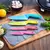 Conjunto de quatro facas coloridas com cabos em diferentes cores, ideal para uso na cozinha.