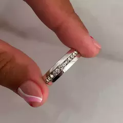 anillo con strass de acero blanco