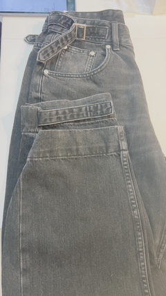 Pantalones mezclilla ZARA en internet