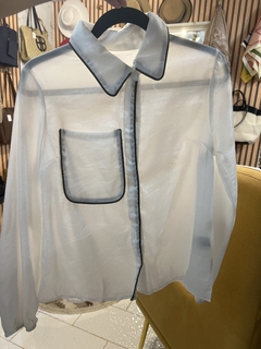 Camisa ribete gris